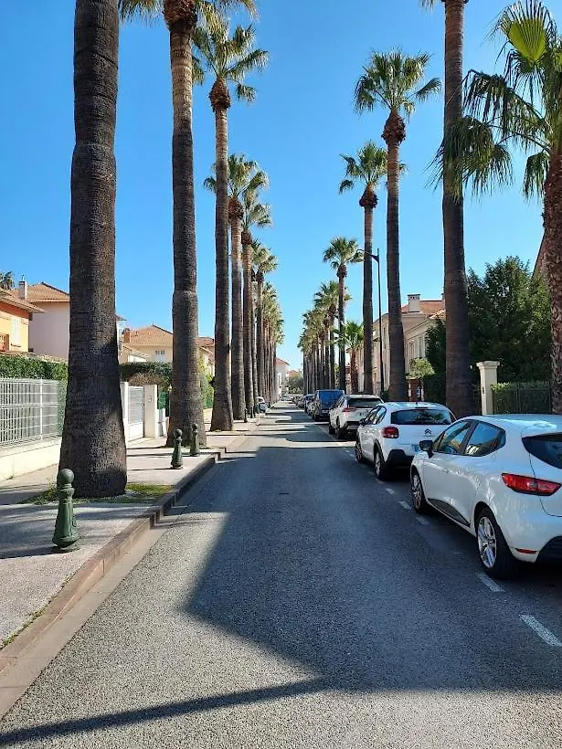 Rez-De-Chaussee Privatif Spacieux 3* D'Une Villa Centre Ville Hyères