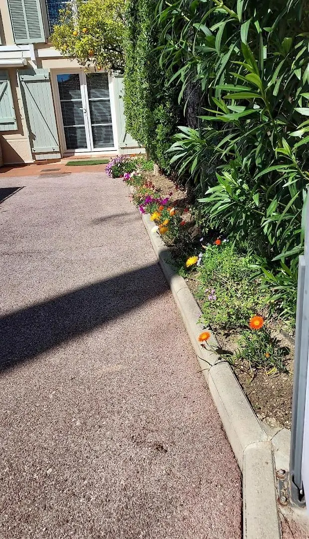 Rez-De-Chaussee Privatif Spacieux 3* D'Une Villa Centre Ville Hyères Apartament
